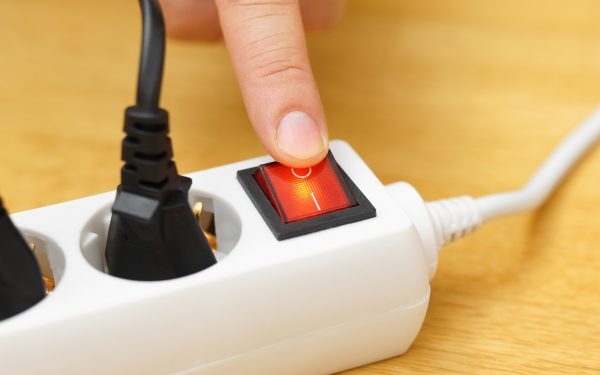 Ministerul Energiei: Consumați curent mai puțin seara
