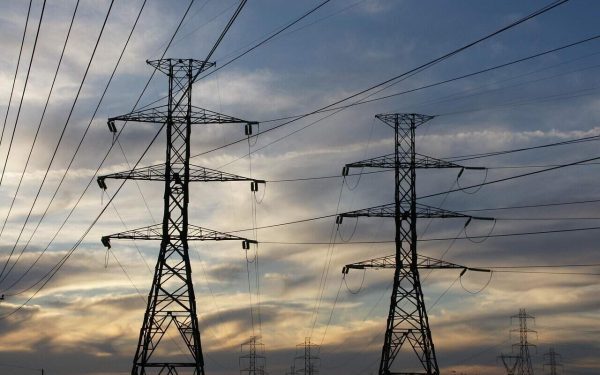 Avansul pentru facturile de energie sare la 60%. Deputații au votat