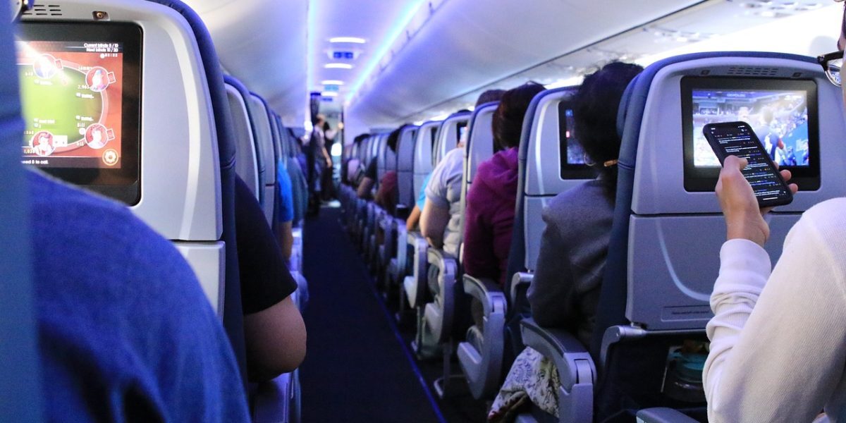 Glonț în Boeing 737: pasageri evacuați în grabă