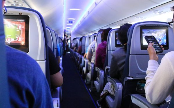 Glonț în Boeing 737: pasageri evacuați în grabă