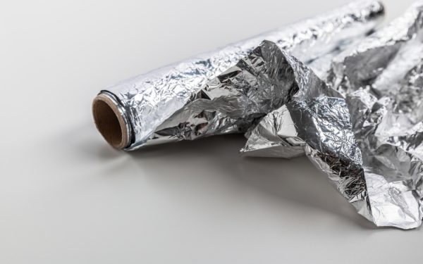 Folia de aluminiu: Greșeala-șoc ce o strică în bucătărie