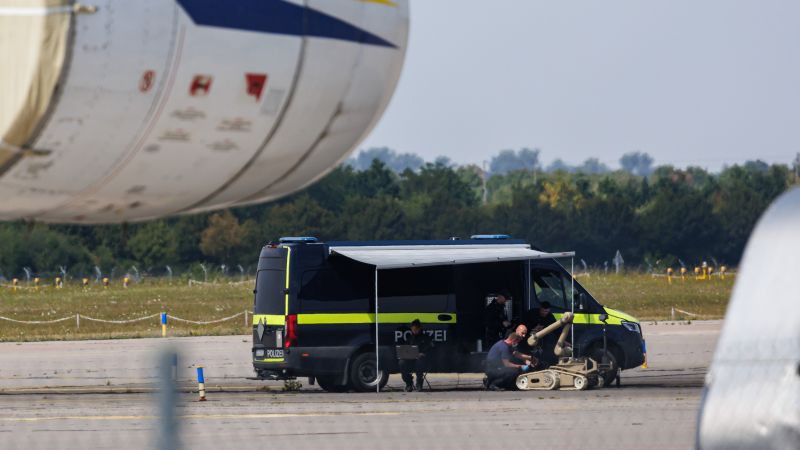 Germania, alertă: Drone cu explozibili vizează aeroporturi