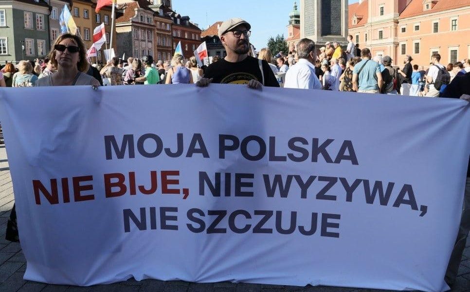 Polonia: Mii de oameni în stradă contra urii față de refugiații ucraineni
