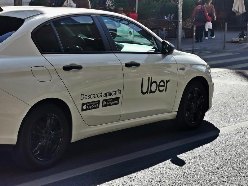 Uber lansează 2.000 de robotaxiuri autonome în Europa
