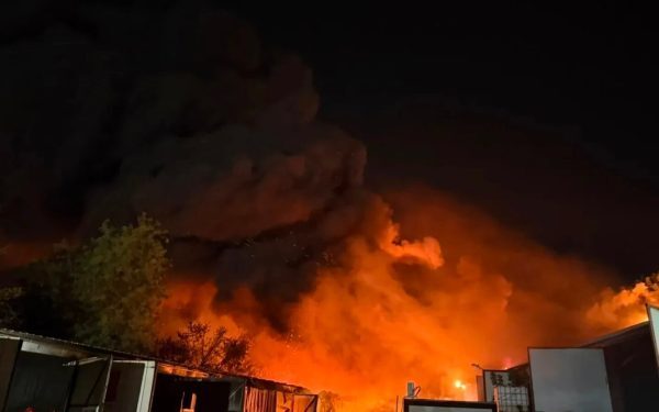 Incendiu puternic mistuie Bucureștiul