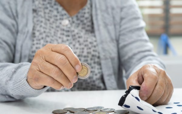 BNR: Escrocherie ca-n filme, pensionară înșelată cu zeci de mii de lei