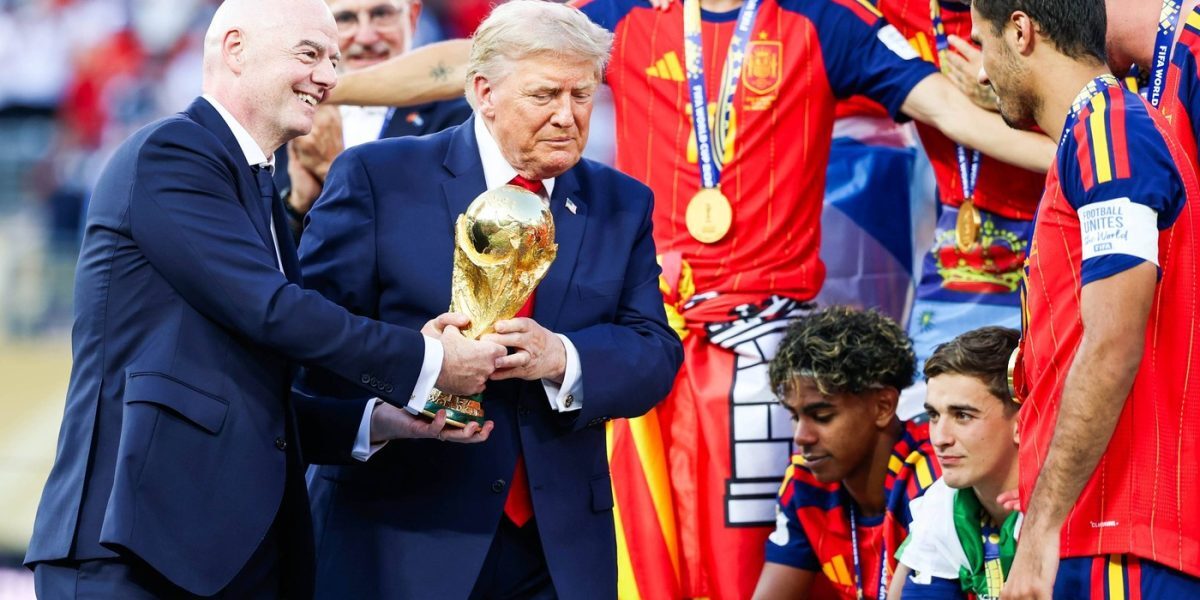 Trump, în poza istorică a Spaniei la Mondial. Gestul lui Infantino