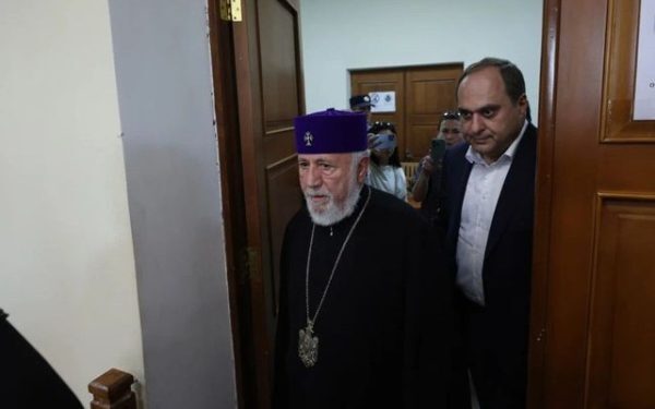 Patriarhul Armean, judecat în scandal cu Guvernul și Rusia