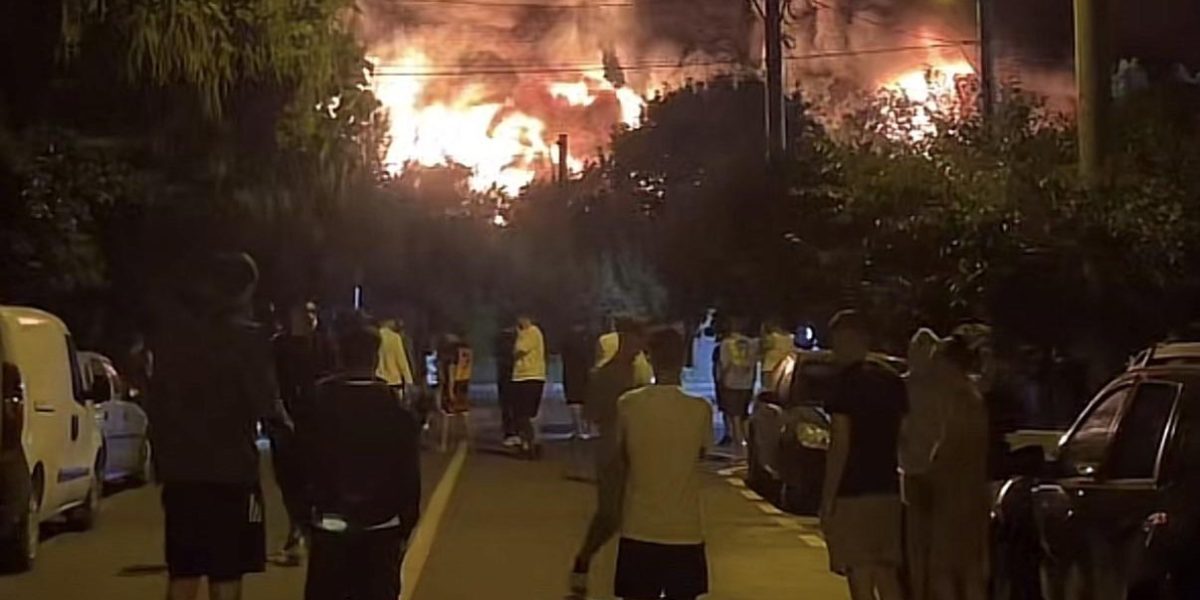 Incendiu în Nordul Capitalei. RO-Alert pentru evacuare