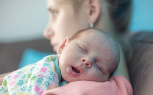 Mamele ignoră 5 semne medicale post-naștere. Doctor: „Nu le suportați”