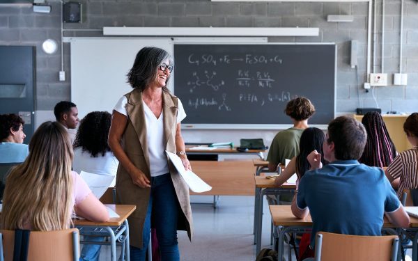 Profesoară, 17 ani concediu medical. Pensia, acum contestată