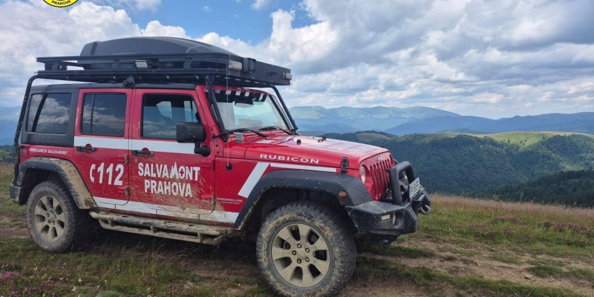 Salvamontiștii au salvat în elicopter tineri blocați în Bucegi