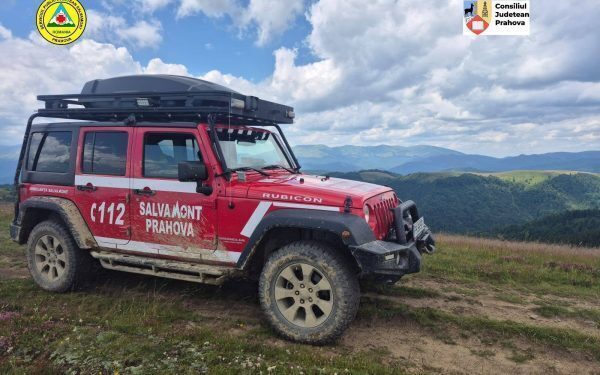Salvamontiștii au salvat în elicopter tineri blocați în Bucegi