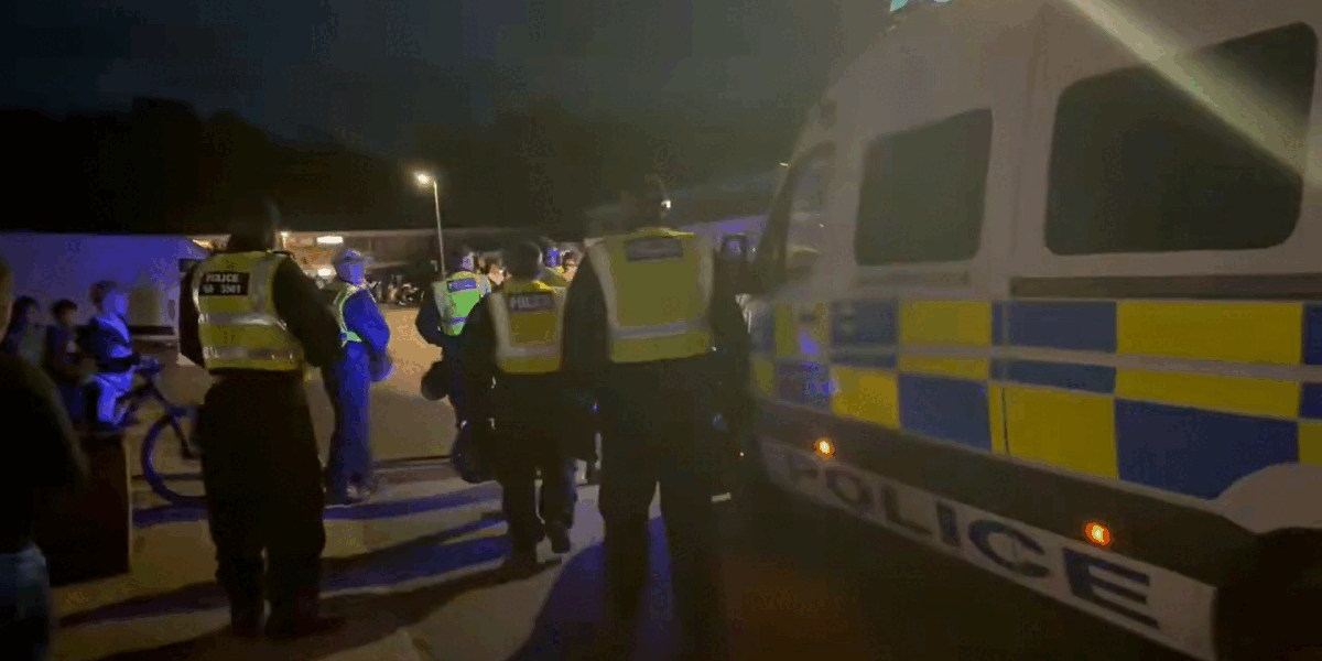 Marea Britanie: Polițistă mușcată grav la protestele anti-imigrație