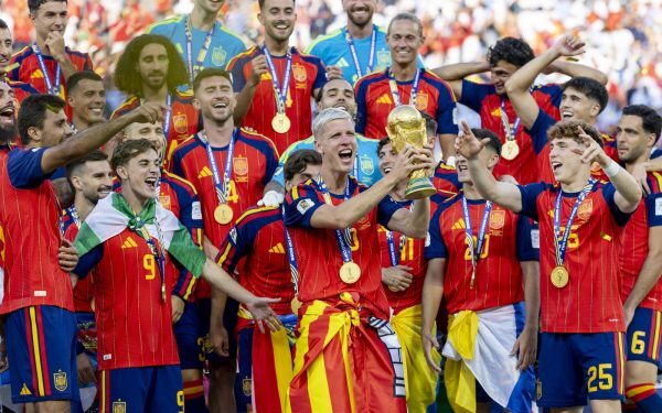 Spania zdrobește Messi,ARGENTINIANUL sare la bătaie