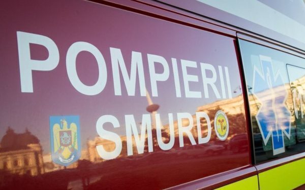 Tragedie la Bacău: Stâlp de electricitate omoară o persoană, alta rănită