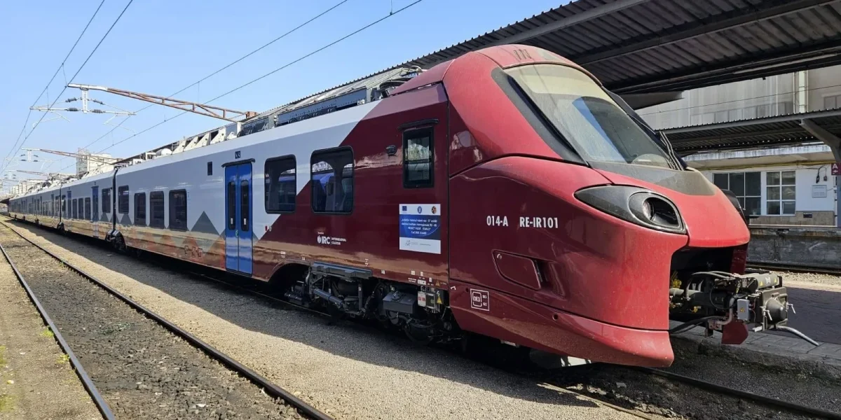 Tânără, scapă ca prin minune dintr-un accident cu trenul