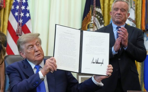 Trump, acuze false la vaccinuri: interdicție la copii
