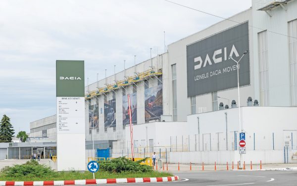 Argeșul, O singură Uzina: Dacia Ține Jumătate Din Județ În Frâiele Sale