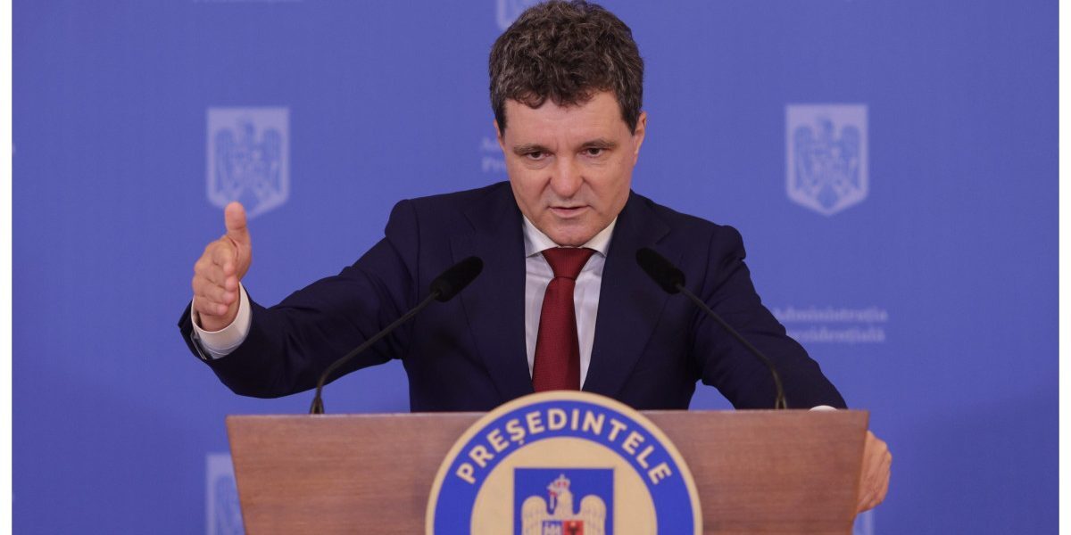 Aleșii locali, scutiți de incompatibilitate. Legea, promulgată de Nicușor Dan