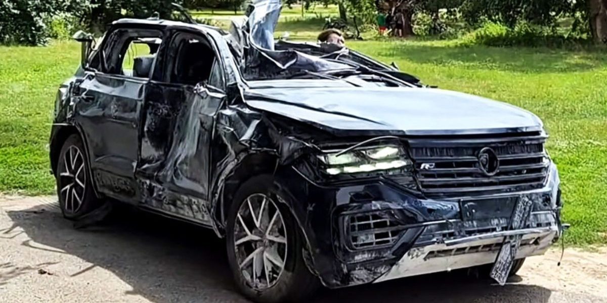 Touareg, lovit de rachetă, a pornit singur și a plecat