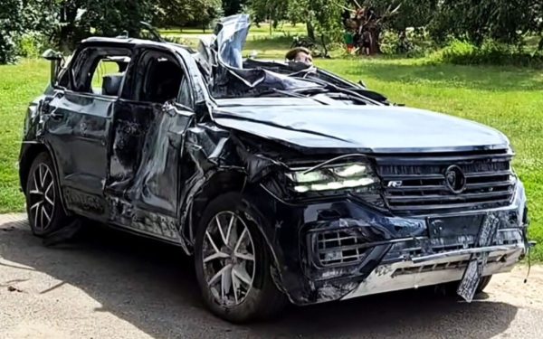 Touareg, lovit de rachetă, a pornit singur și a plecat