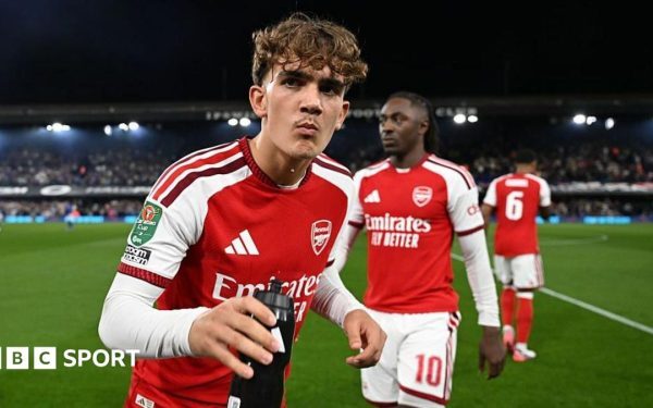 Dowman, vedeta Arsenal, prudent: nu grăbim ascensiunea