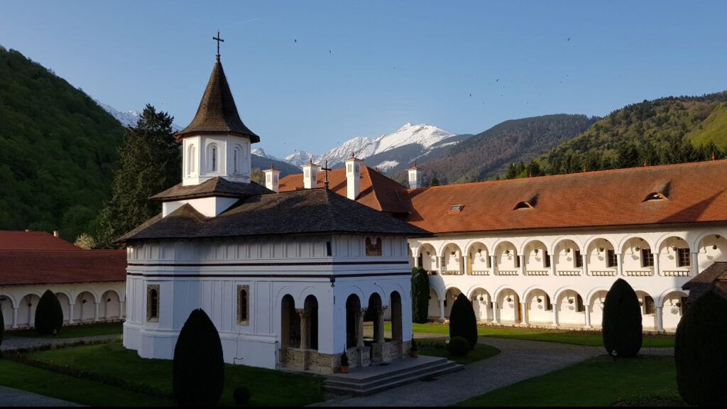 Cazare la Mănăstirea Brâncoveanu: prețuri și farmecul Făgărașului