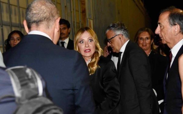 Meloni la Milano: cină VIP și atacuri politice. Ghali, Balti, Renzi