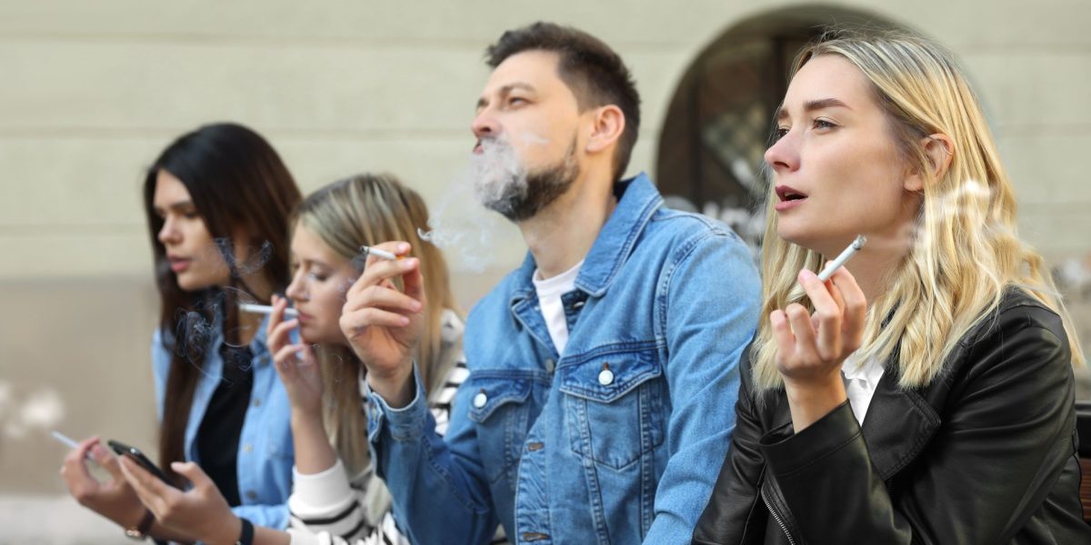 Fumatul, legat de singurătate. Un studiu demitizează viciul