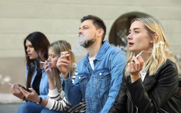 Fumatul, legat de singurătate. Un studiu demitizează viciul