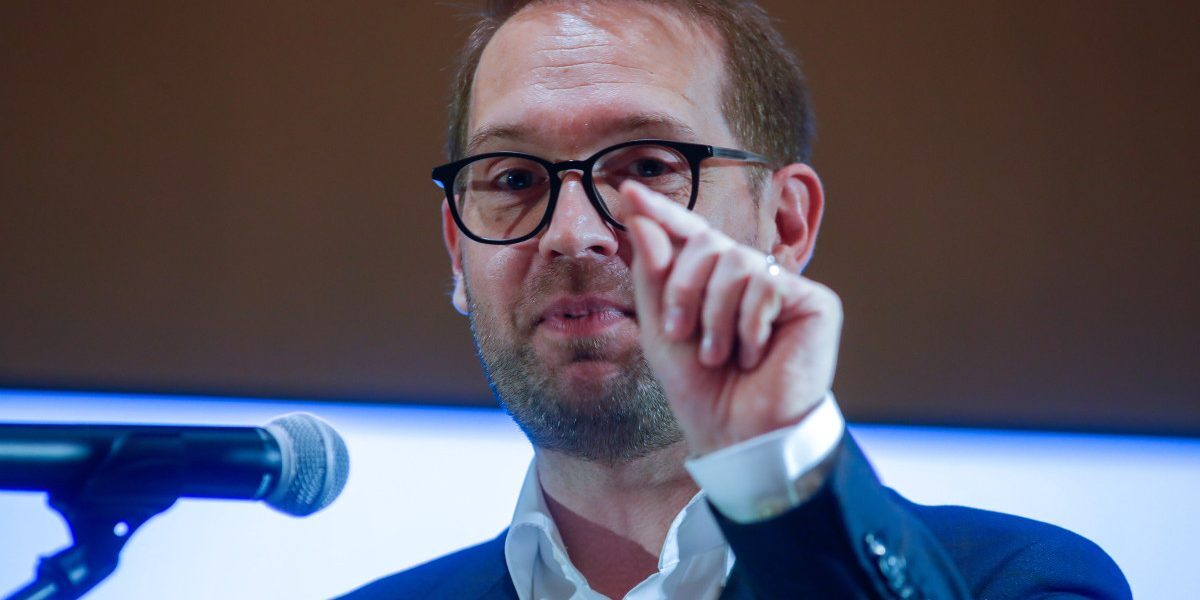 Fritz: Premier independent nu există. USR vrea alegeri anticipate