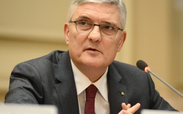 Dăianu: Guvern cu puteri depline pentru bugetul 2027