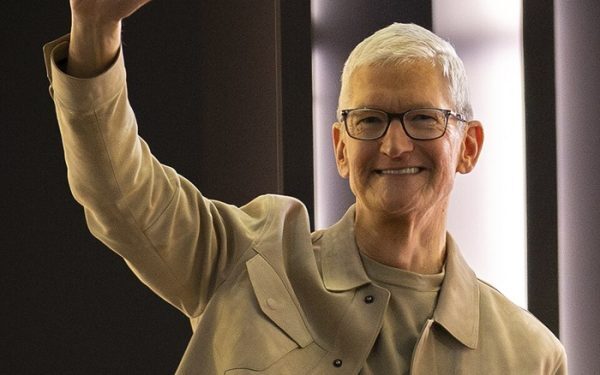 Apple: Tim Cook pleacă după 15 ani, lasă imperiul de 4 trilioane dolari
