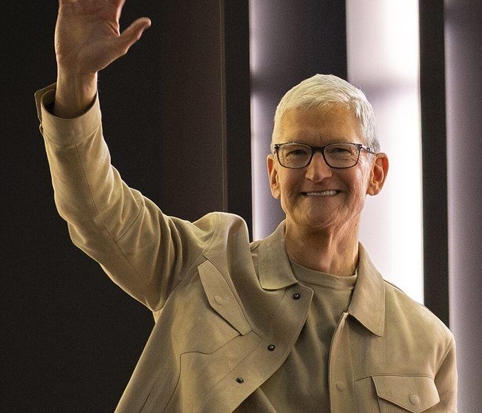 Apple: Tim Cook pleacă după 15 ani, lasă imperiul de 4 trilioane dolari