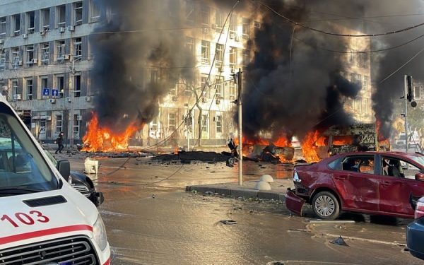 Putin oprește atacurile pe Kiev, Zelenski cere reciprocitate