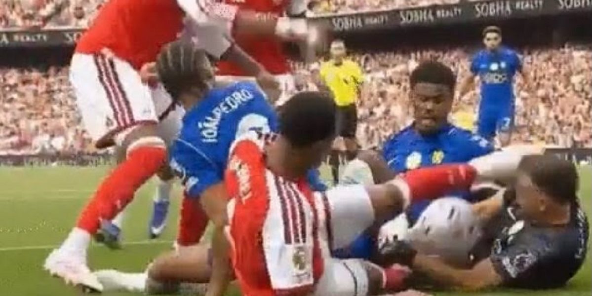 Arsenal-Chelsea: Cum a scăpat Gabriel de cartonaș după lovitura în față