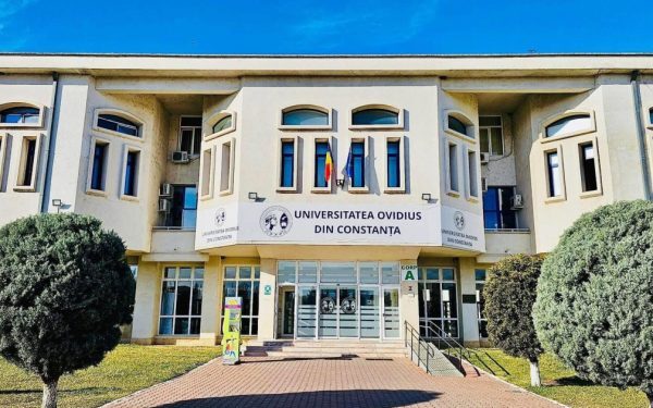 DNA: Șpagă la Ovidius pentru restanțe, profesori și studenți reținuți