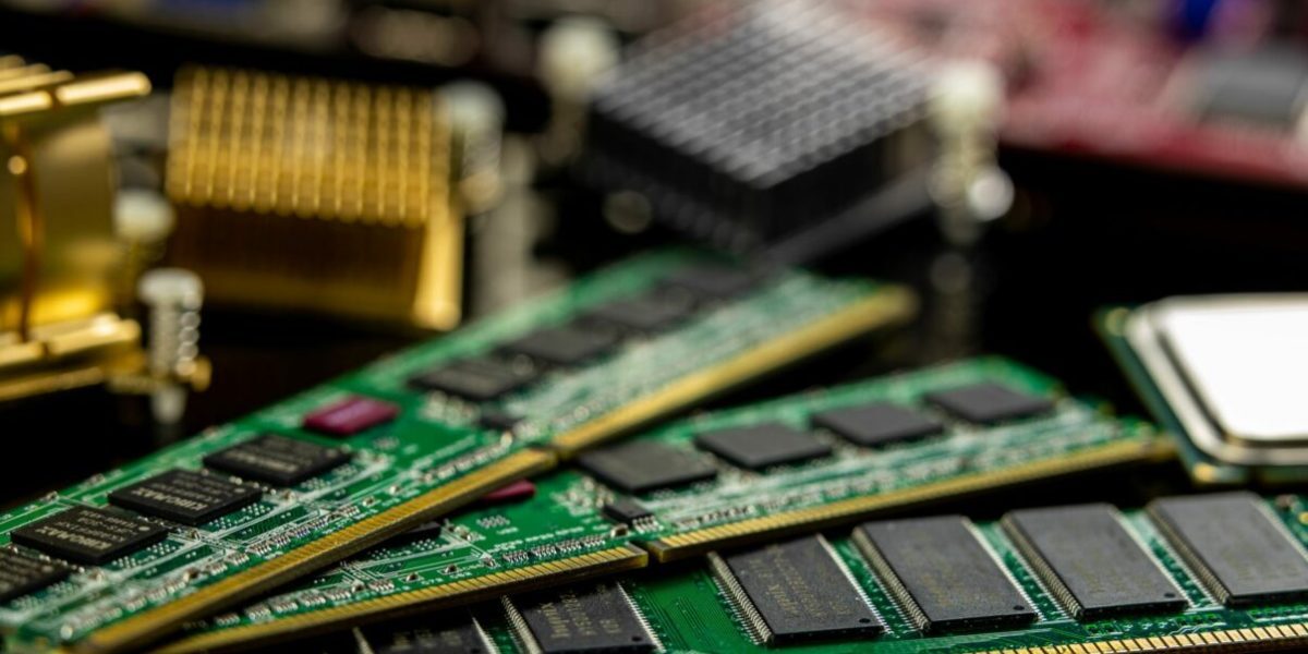 Inteligența artificială scumpește gadgeturile. „RAMageddon” zguduie piața
