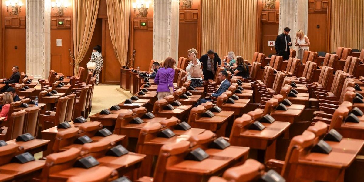 PNL și USR dau PD la CCR: „Început de lovitură de stat”