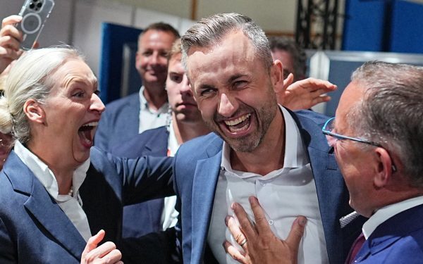 AfD spulberă competiția în Saxonia-Anhalt, vot de 44,5%