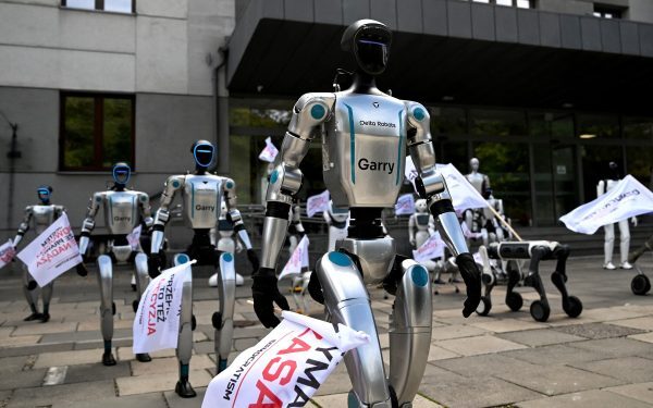 Roboți în grevă în Polonia: Ce vor de la AI?