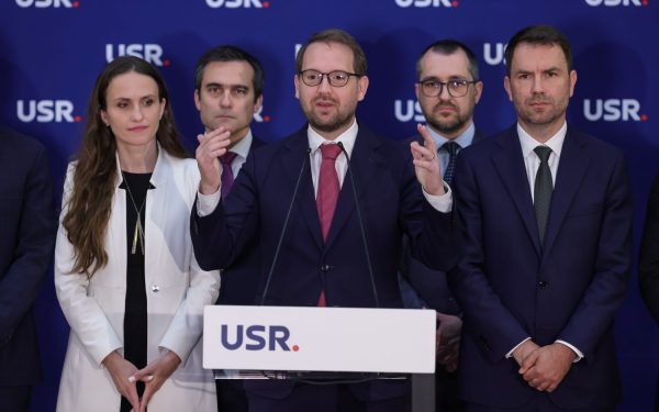 USR: Nu votăm un paravan pentru revenirea PSD