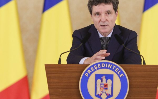 Băsescu, soluția la criză: „Altă cale nu au” Nazare, premier