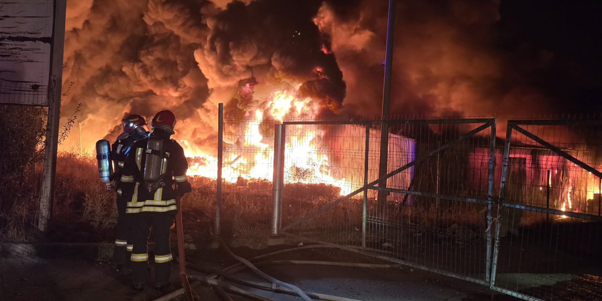 Incendiu hală Sibiu: Ro-Alert pentru fum dens