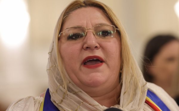 Șoșoacă: Niculescu, agentul Franței. SOS România nu votează. „Dati-ne apa înapoi”