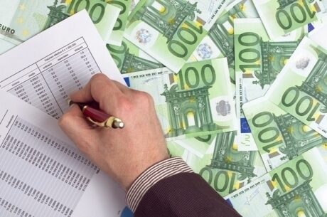 Euro scumpește ratele: ROBOR sare după ce BNR a apărat leul